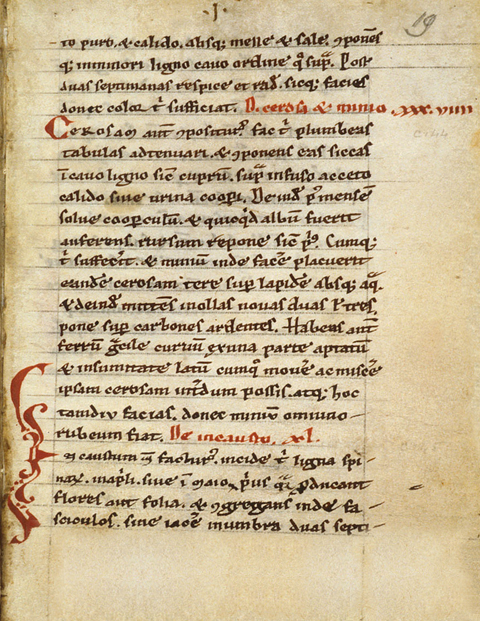 A manuscript page in a single column with red chapter headings and a page number 19, from the London copy of Theophilus's book.