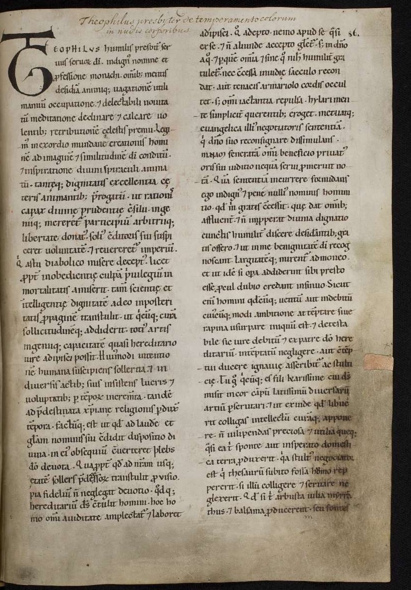 A manuscript page in two columns with a large decorated initial T, the start of Theophilus's book in the Wolfenbüttel copy.